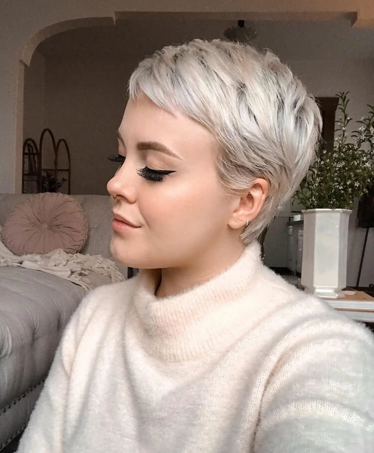 ¿Cuáles son las modas de estilismo capilar a seguir este año? 2 - 【MioEstilo】 Corte pixie mujer 2023 cabello rubio ceniza