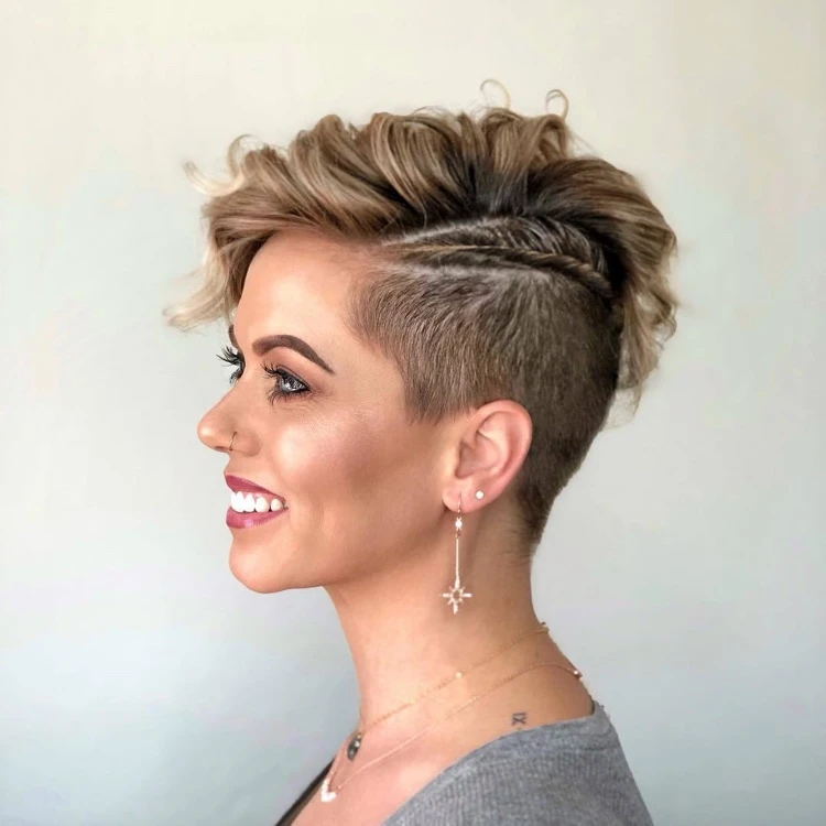 ¿Cuáles son las modas de estilismo capilar a seguir este año? 6 - 【MioEstilo】 Pixie undercut para mujer con trenza trenzada