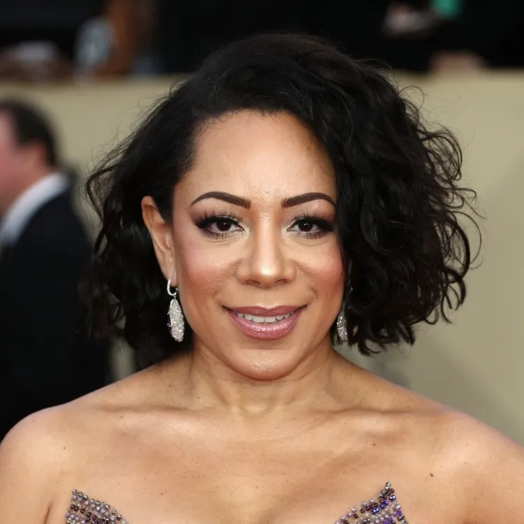 selenis leyva corte mujer pelo rizado texturizado bob