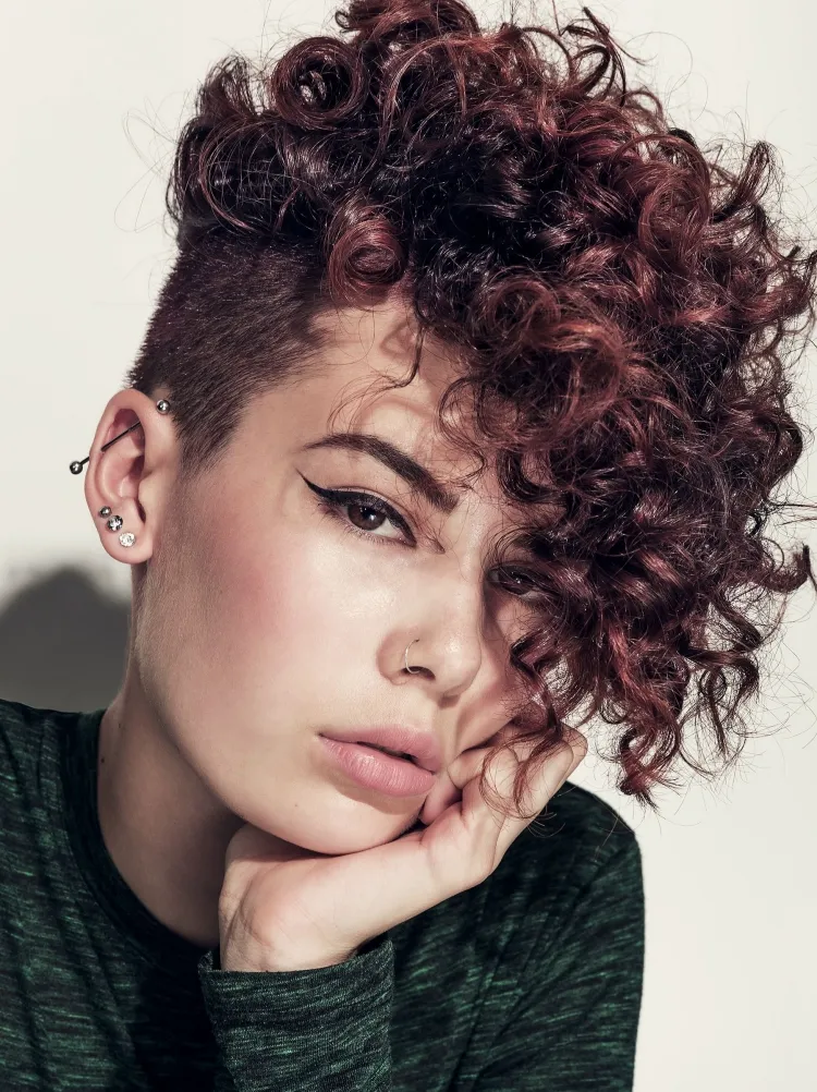 lado mujer pelo corto rapado