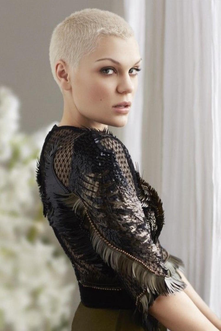¿Está de moda el corte de cabello rapado nuevamente? 11 - 【MioEstilo】 jessie j rubio platino rapado