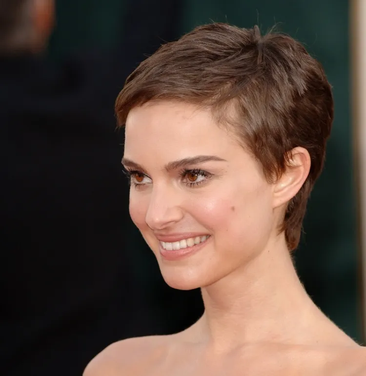 9 ideas de peinados juveniles 2 - 【MioEstilo】 corte de pelo muy corto mujer cabello fino duendecillo degradado natalie portman