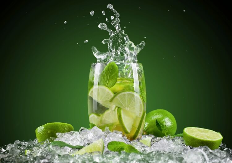 El agua de hidratación del cabello acelera el crecimiento de la melena.