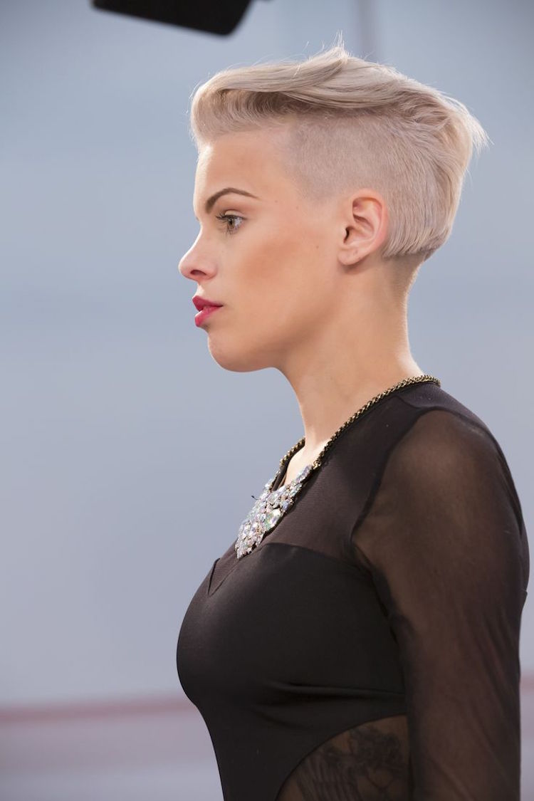 30 propuestas de cortes de cabello en degradado para caballeros 22 - 【MioEstilo】 degradado-progresivo-mujer-pelo-corto-lados-copete-revisitado