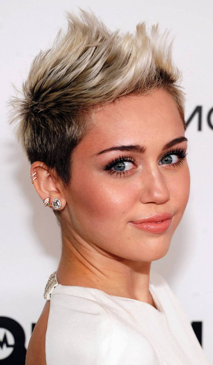 30 propuestas de cortes de cabello en degradado para caballeros 19 - 【MioEstilo】 degradado-degradado-mujer-pelo-corto-rubio-platino