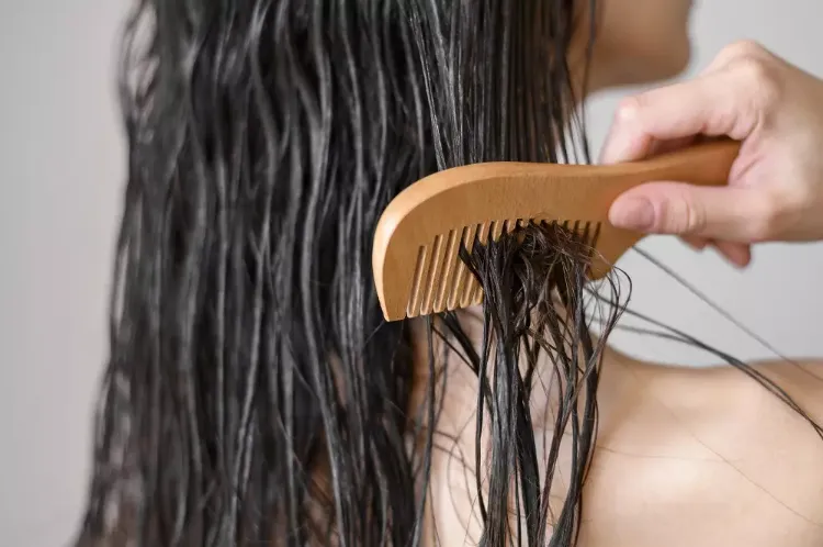 ¿Cómo deshacer los nudos en el cabello rizado, encrespado o enmarañado? ¡Pequeña guía para desenredar el pelo! 2 - 【MioEstilo】 desenredar el cabello rizado antes de lavarlo