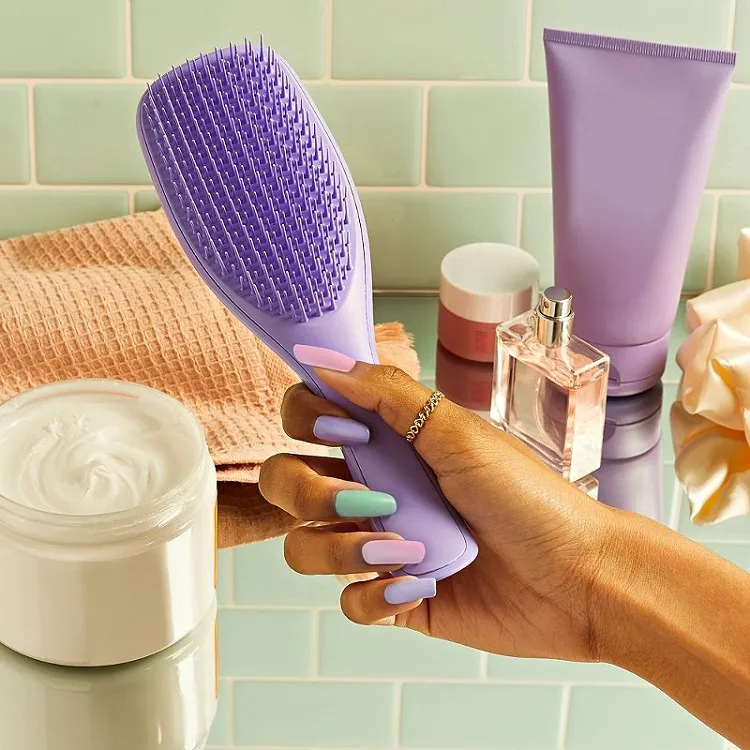 ¿Cómo deshacer los nudos en el cabello rizado, encrespado o enmarañado? ¡Pequeña guía para desenredar el pelo! 5 - 【MioEstilo】 que producto desenredante para desenredar el cabello seco y rizado
