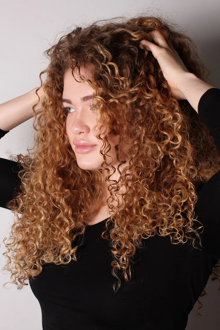 ¿Cómo deshacer los nudos en el cabello rizado, encrespado o enmarañado? ¡Pequeña guía para desenredar el pelo! 7 - 【MioEstilo】 Cómo desenredar la mascarilla para cabello rizado para mujeres con cabello seco