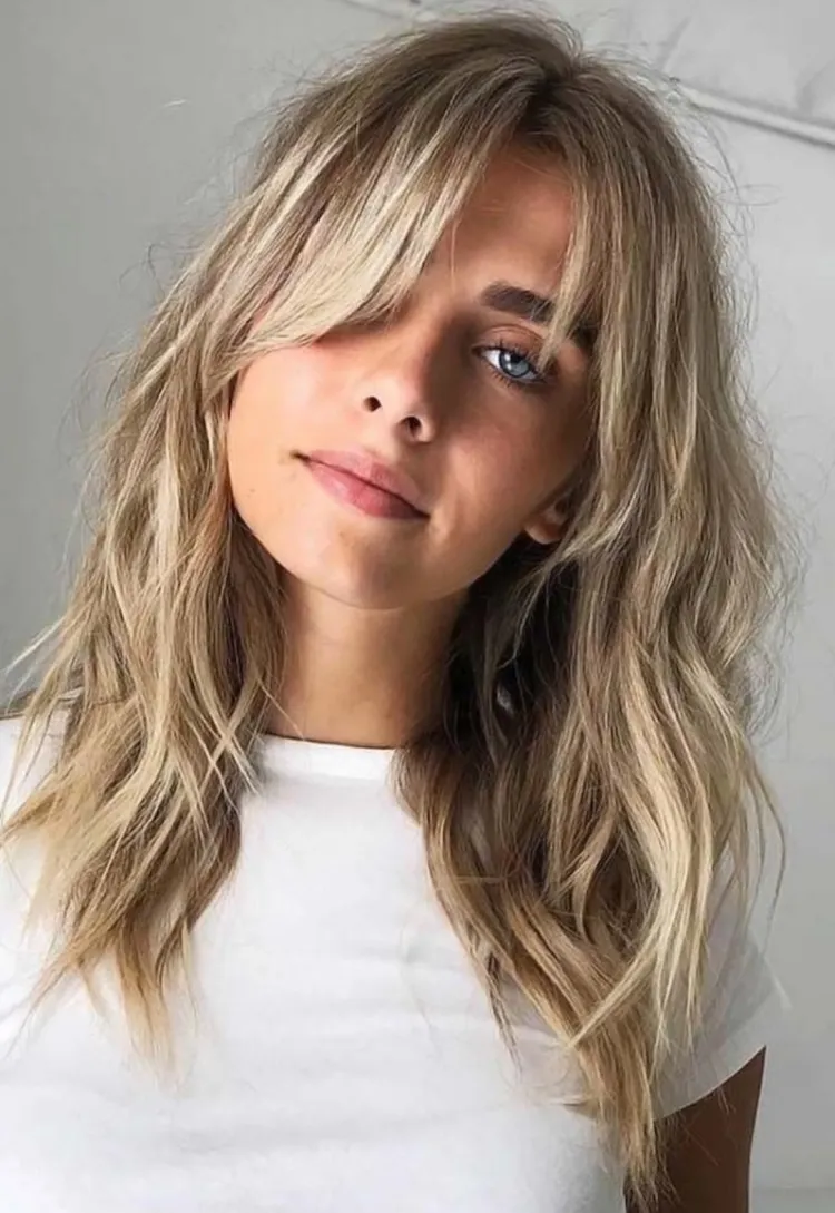 cómo cortar el cabello con caligrafía para añadir volumen