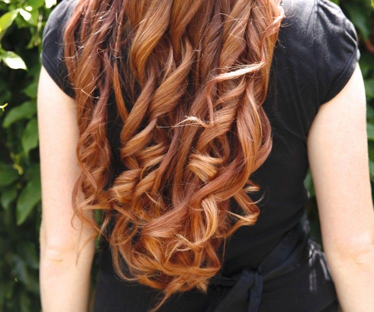 como-hacer-rizos-alisador-pelo rojo