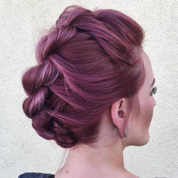 peinado de mujer faux hawk muy moderno