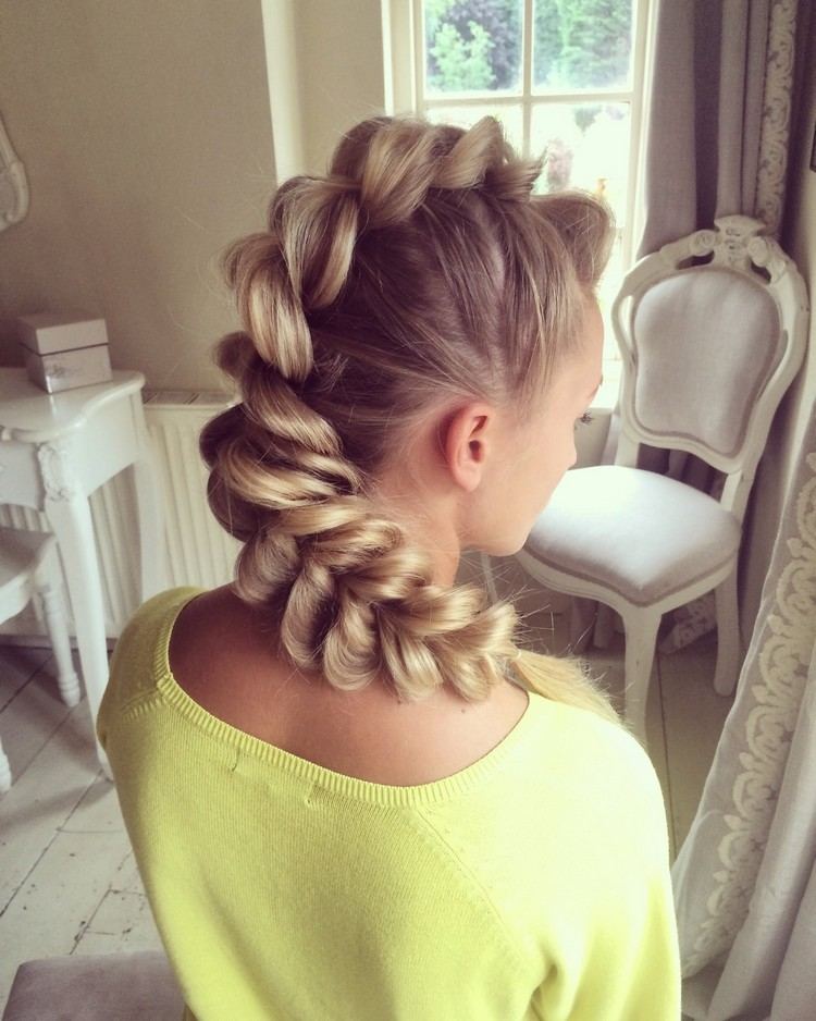 faux hawk mujer pelo rubio