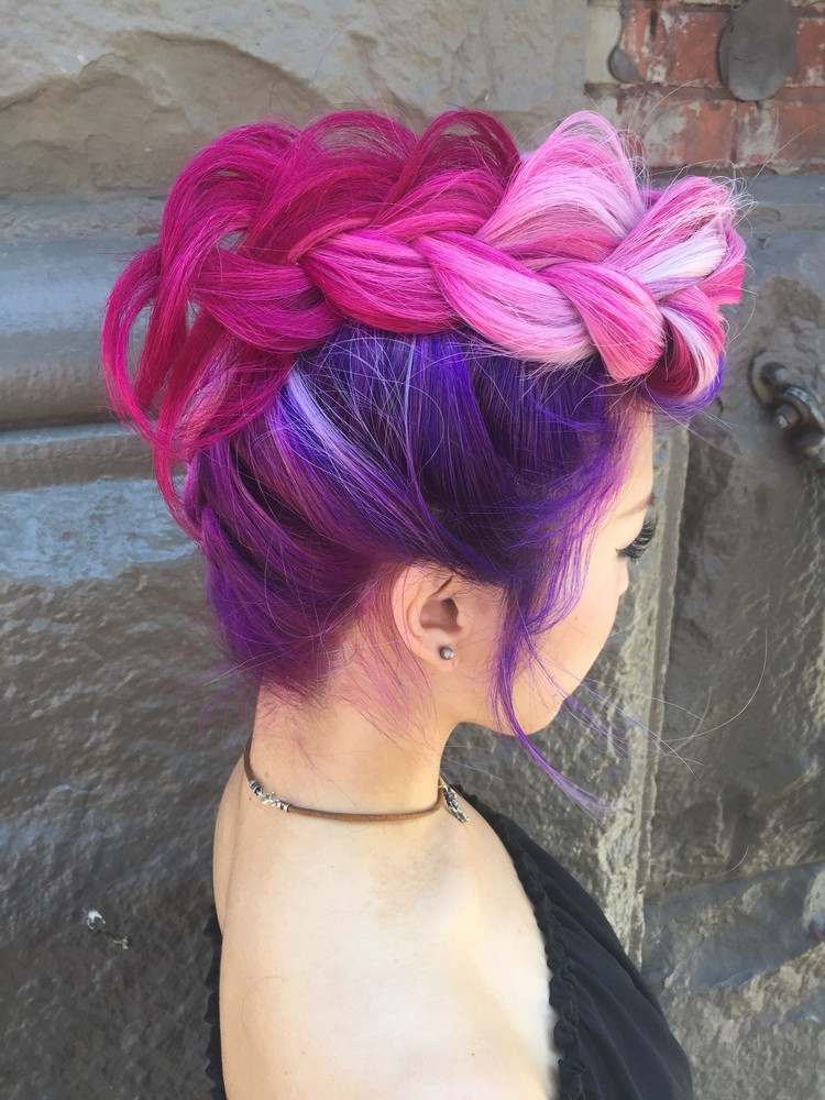 falso halcón mujer pelo extenso arco iris