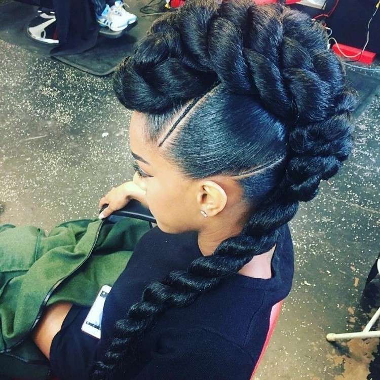 muy voluminoso peinado faux hawk para mujer