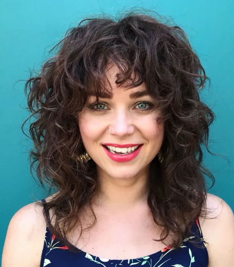 ¿Corte de tendencia con flequillo rizado? ¡Aquí te mostramos cómo romper el estigma del cabello este otoño! 9 - 【MioEstilo】 Corte despeinado de los años 80 con voluminoso flequillo rizado