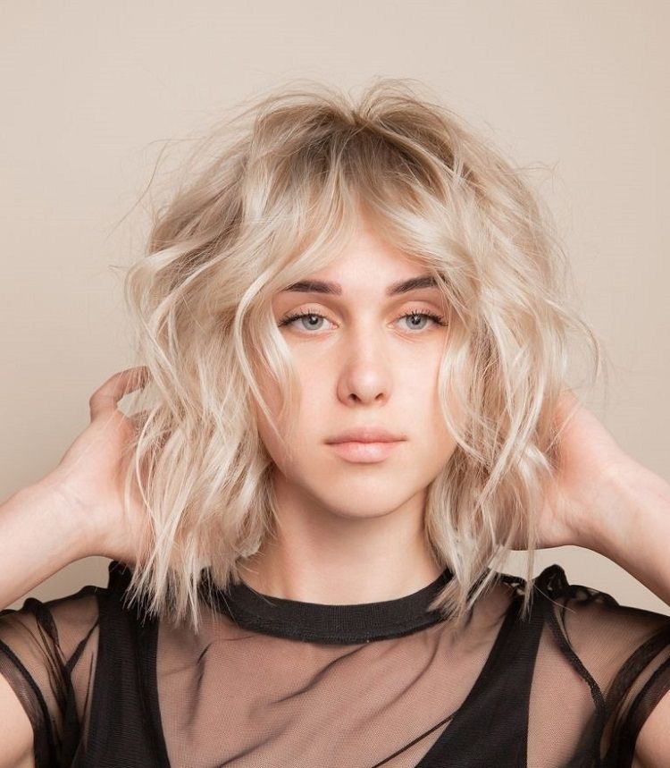Peinado moderno - tendencia 2021 con flequillo