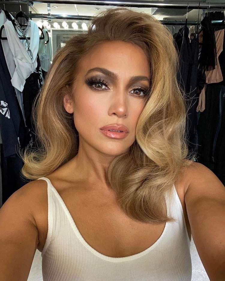 Flequillo de cortina: ideas y maneras de lucirlo 21 - 【MioEstilo】 flequillo extenso cortina lateral jennifer lopez