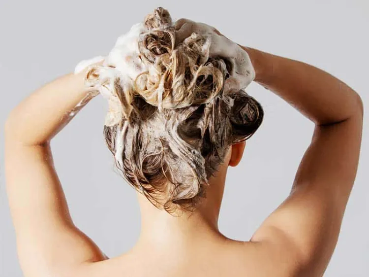 ¿Melena larga después de los 50 años? ¡Estoy de acuerdo, pero con matices! ¡Aquí tienes los consejos que necesitas conocer! 6 - 【MioEstilo】 cuidado del cabello largo despues de los 50 cuantas veces champú por semana