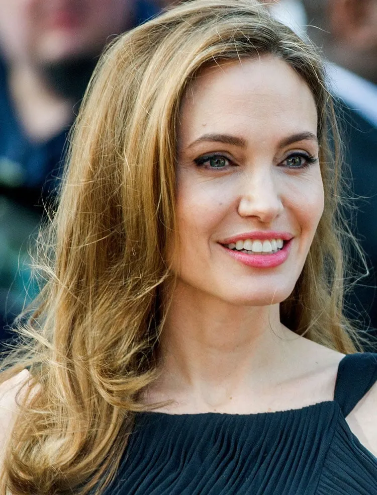 ¿Melena larga después de los 50 años? ¡Estoy de acuerdo, pero con matices! ¡Aquí tienes los consejos que necesitas conocer! 16 - 【MioEstilo】 cómo mantener el cabello largo después de los 40 50 como las estrellas angelina jolie