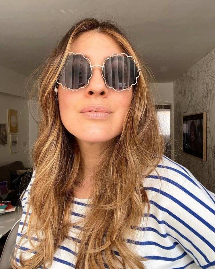 técnica de coloración del contorno del cabello rubio