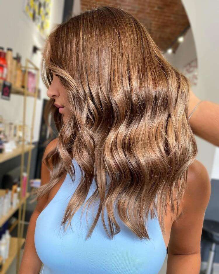 coloración de tendencia de contorno de cabello caramelo