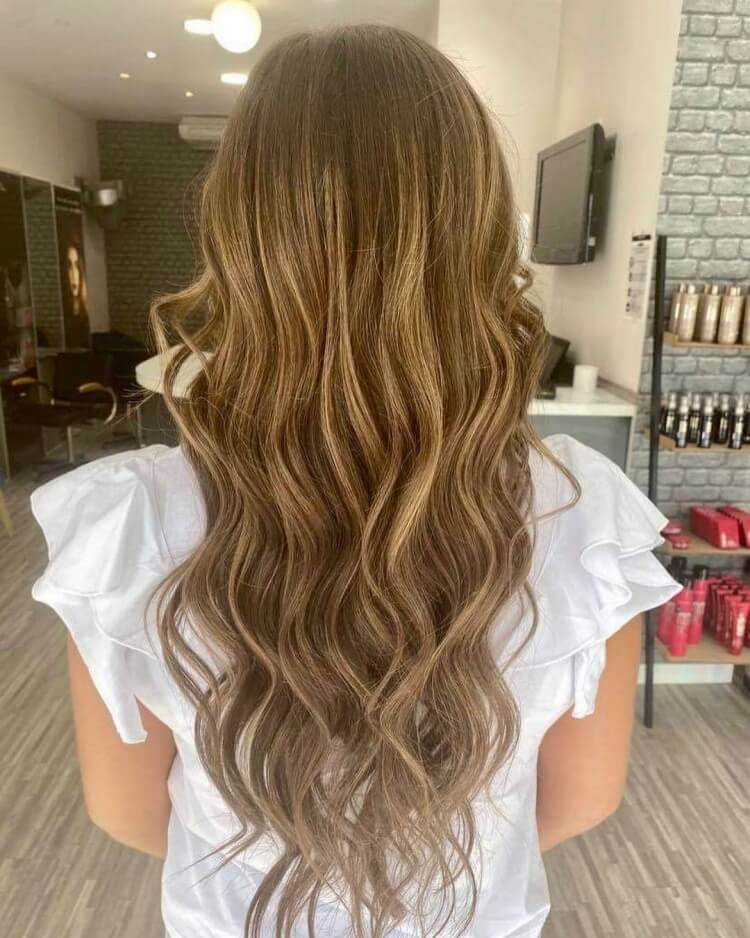 cabello de contorno miel cabello castaño claro