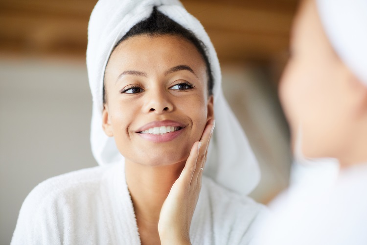 use Aceite de Eclipta Prostrata para refrescar la piel
