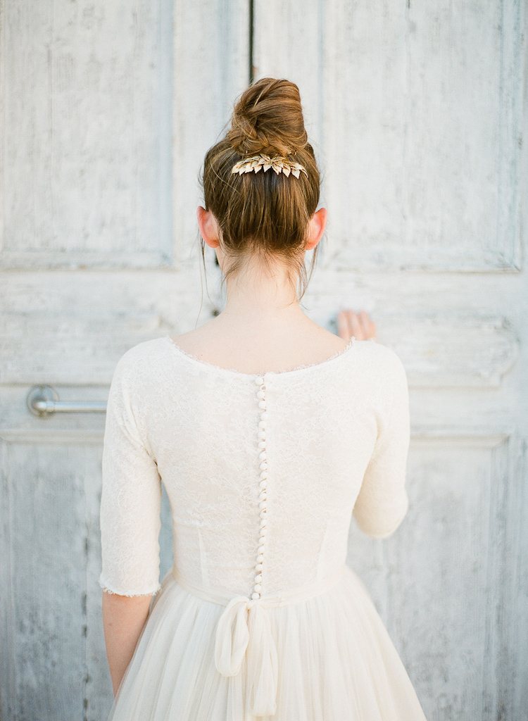 Inspiración de recogido nupcial: el peinado clásico que cumple todas sus promesas 15 - 【MioEstilo】 idea-bollo-boda-moño-bollo-pasador-vintage