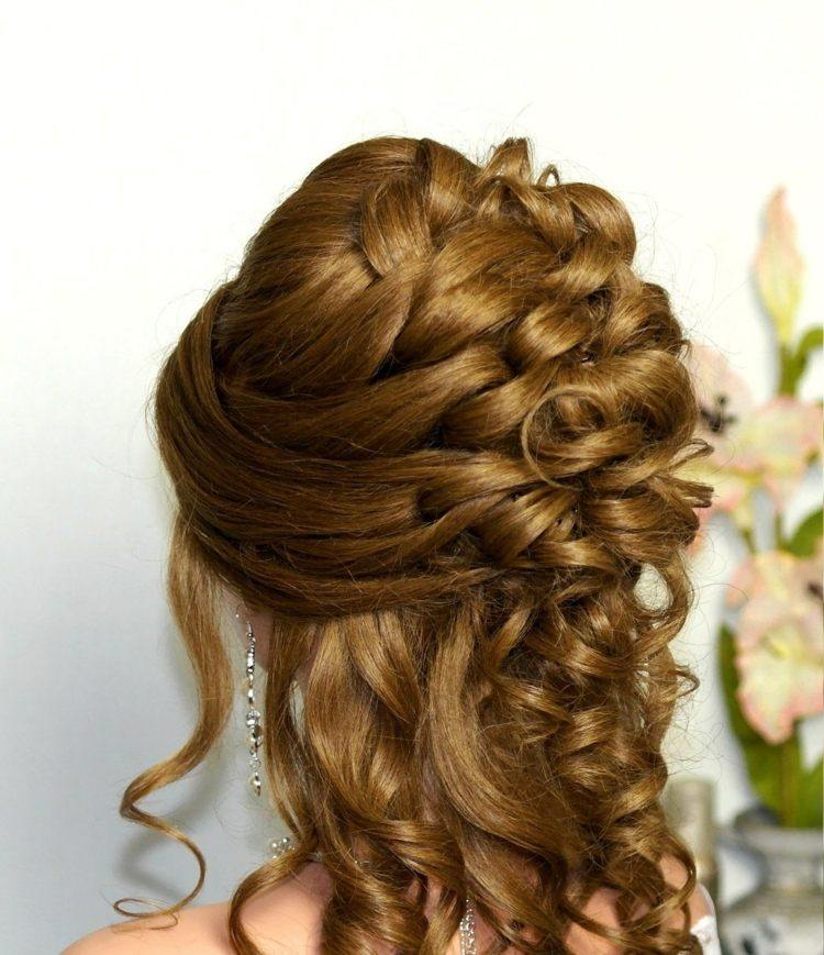 trenza y mechones sueltos para baile prom-trenza-rizos-pelo largo idea de peinado