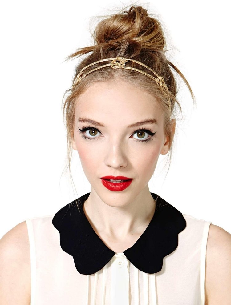 moño alto y cinta dorada a la moda para conseguir un look actual peinado-faja-de moda-elegante-dorado-alto-moño