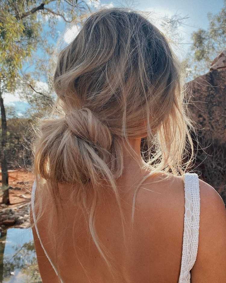 Moño de lazo anudado: Propuesta de peinado sencillo para lucir durante el verano 3 - 【MioEstilo】 moño bajo moño peinado nudo con cordón moño moderno