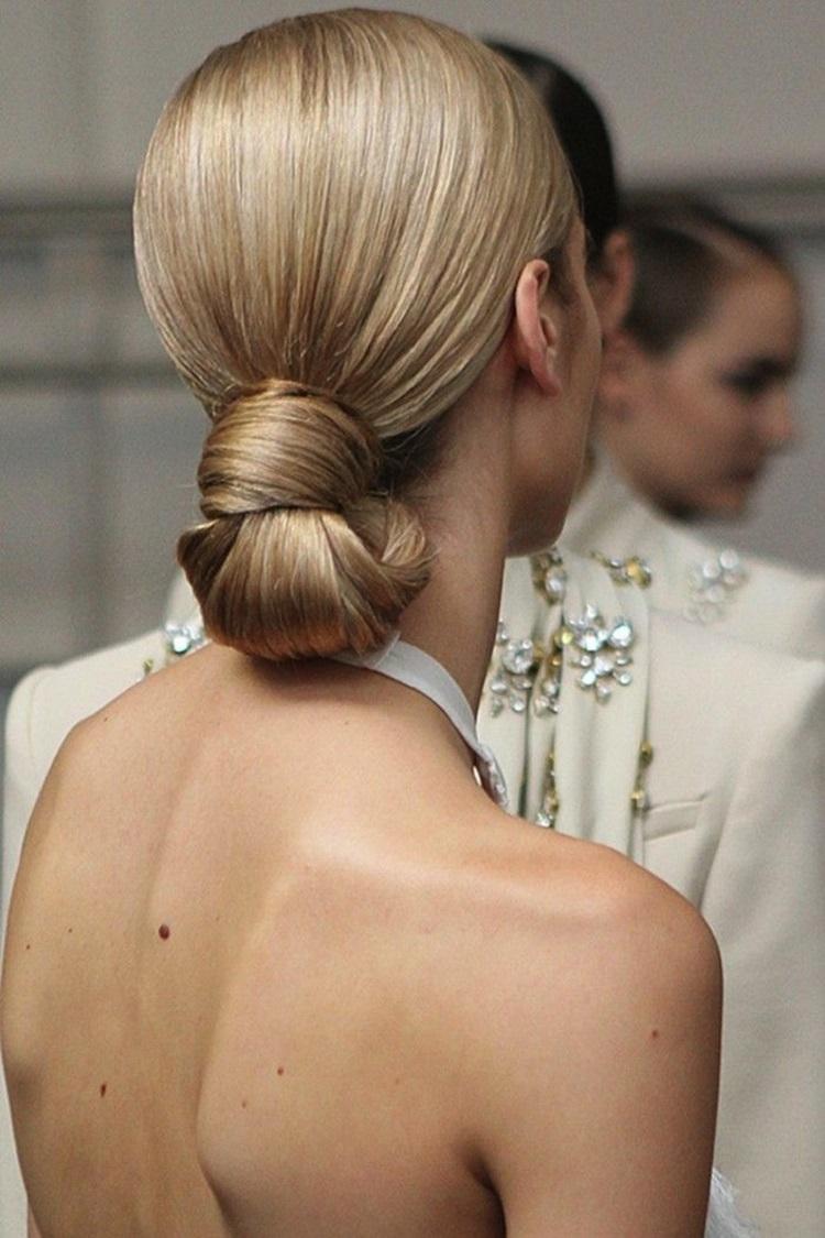 Moño de lazo anudado: Propuesta de peinado sencillo para lucir durante el verano 6 - 【MioEstilo】 cordón de nudo de moño de peinado de novia