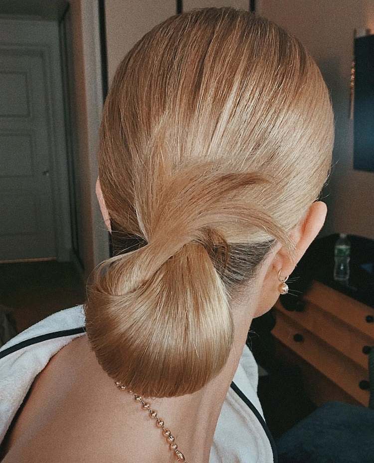 Moño de lazo anudado: Propuesta de peinado sencillo para lucir durante el verano 7 - 【MioEstilo】 peinados tendencias moño pelo medio moño nudo mujer verano 2021
