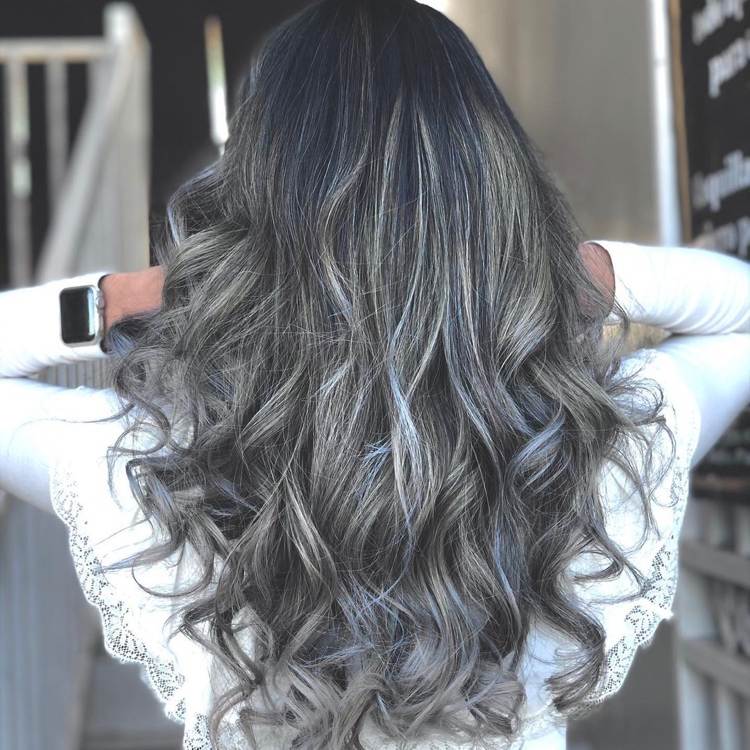 ¿Mechas plateadas o balayage en cabello oscuro y claro? 4 - 【MioEstilo】 azul gris mechas cabello negro