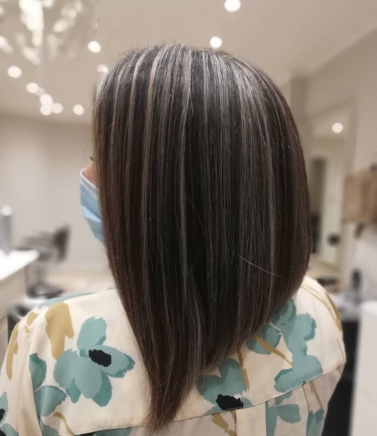 ¿Mechas plateadas o balayage en cabello oscuro y claro? 10 - 【MioEstilo】 mechones grises babylights cabello oscuro