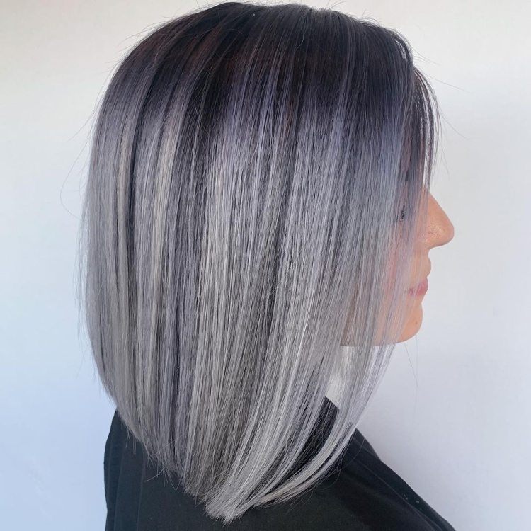 ¿Mechas plateadas o balayage en cabello oscuro y claro? 20 - 【MioEstilo】 bob con tonos grises y lila en cabello largo