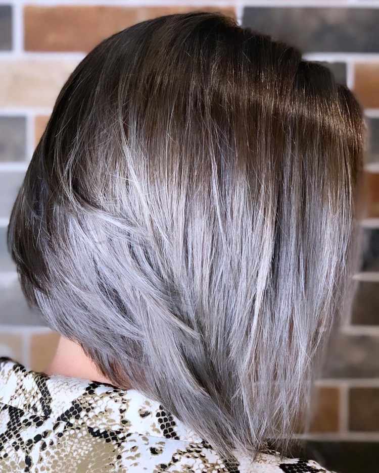 ¿Mechas plateadas o balayage en cabello oscuro y claro? 17 - 【MioEstilo】 cabello castaño oscuro con tonos grises