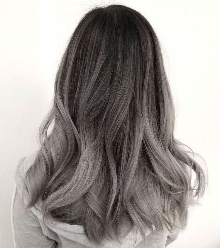 ¿Mechas plateadas o balayage en cabello oscuro y claro? 13 - 【MioEstilo】 cabello oscuro tonos grisáceos