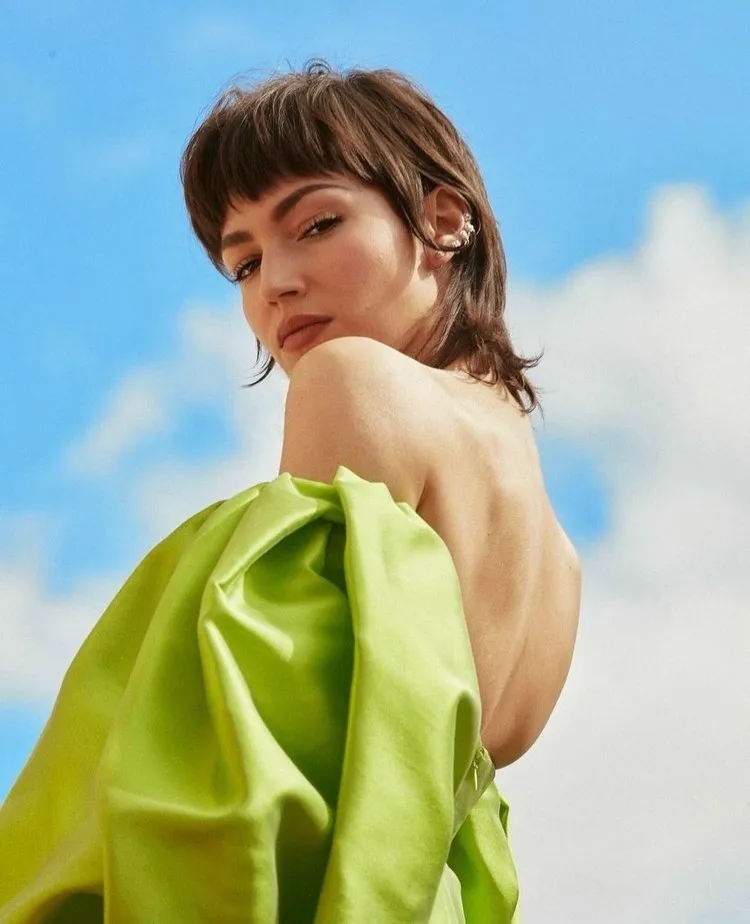 ¿De qué manera llevar el moderno corte femenino de invierno de 2023 desde la década de los 70? 3 - 【MioEstilo】 peinado en tendencia para mujer 2021 corte de pelo corto para mujer corte mixto Ursula Corbero