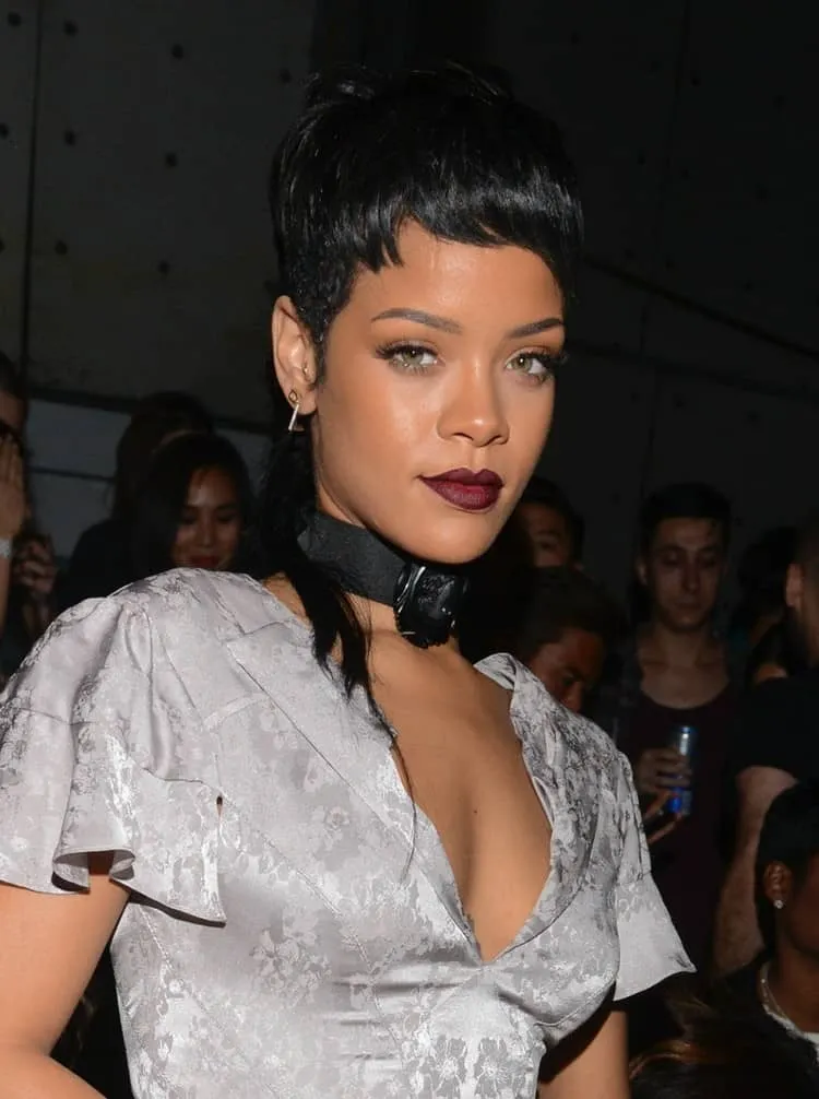 ¿De qué manera llevar el moderno corte femenino de invierno de 2023 desde la década de los 70? 9 - 【MioEstilo】 Tendencias de peinado de Rihanna para mujeres en invierno 2021 Tendencias de peinado de moda para mujeres corte mixto