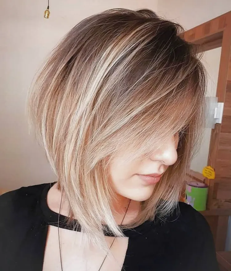 bob largo cónico rubio balayage en cabello lacio tendencia de este año