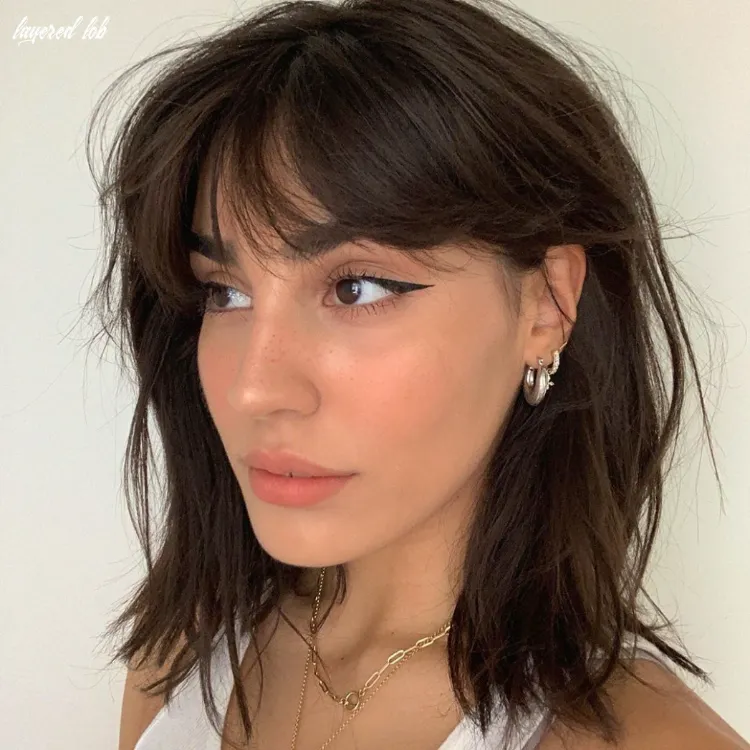 idea de corte cuadrado cónico largo con flequillo largo cabello castaño natural
