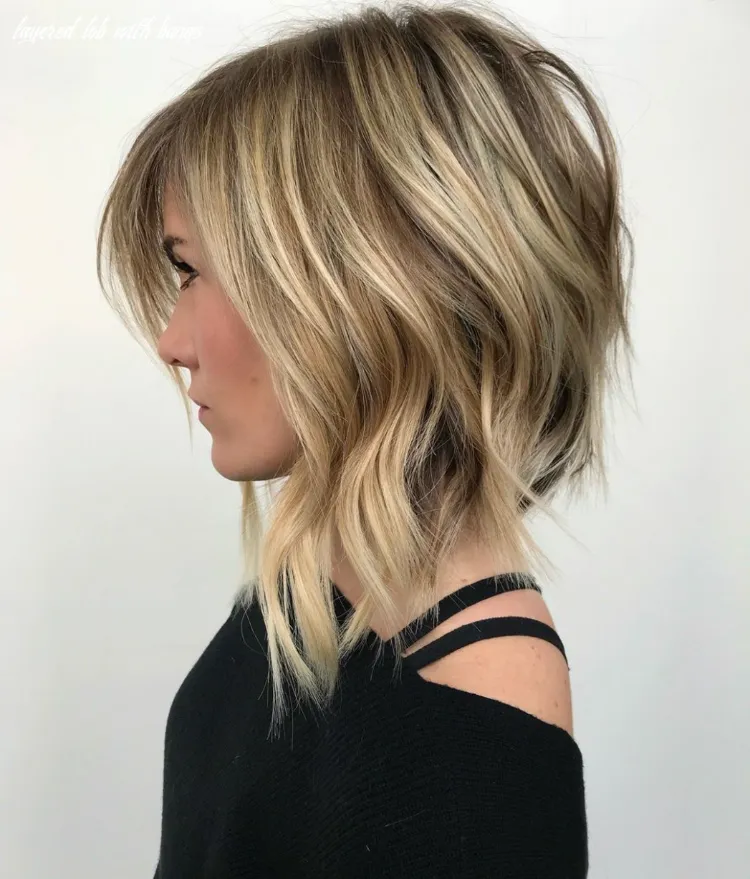 degradado cuadrado largo cónico muy corto detrás de la coloración rubia de moda
