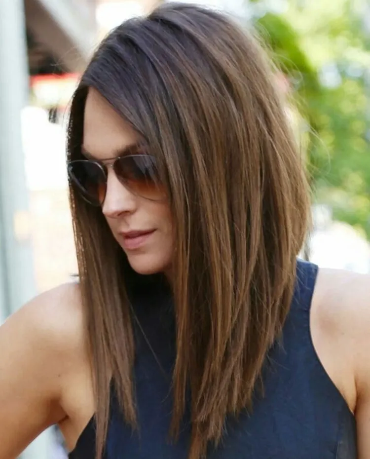corte cuadrado muy largo cónico degradado tendencias 2022 cabello castaño liso