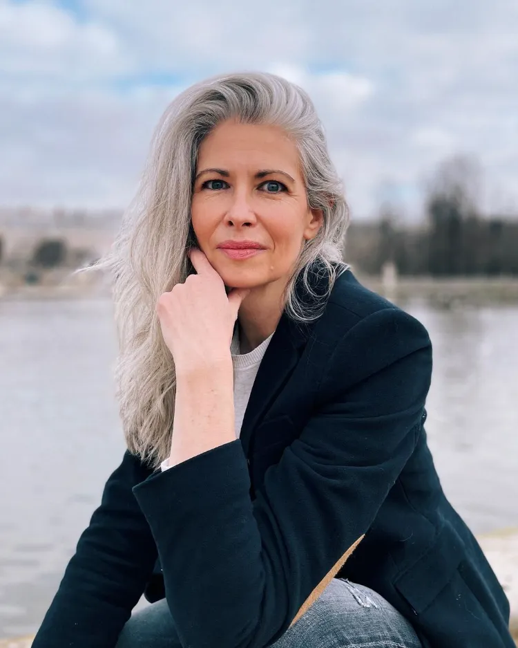 ¿Por qué el cabello blanco adquiere tonalidades amarillentas? Consejos para solucionarlo de manera fácil y natural 4 - 【MioEstilo】 por que el cabello blanco se vuelve amarillo el cabello blanco se vuelve amarillo