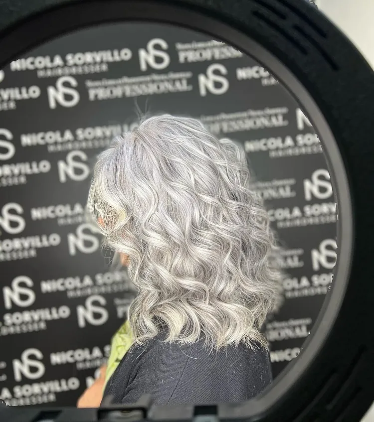 ¿Por qué el cabello blanco adquiere tonalidades amarillentas? Consejos para solucionarlo de manera fácil y natural 5 - 【MioEstilo】 pelo blanco se vuelve amarillo truco mujer 40 50s