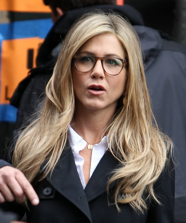 peinado para mujer de 50 años con lentes