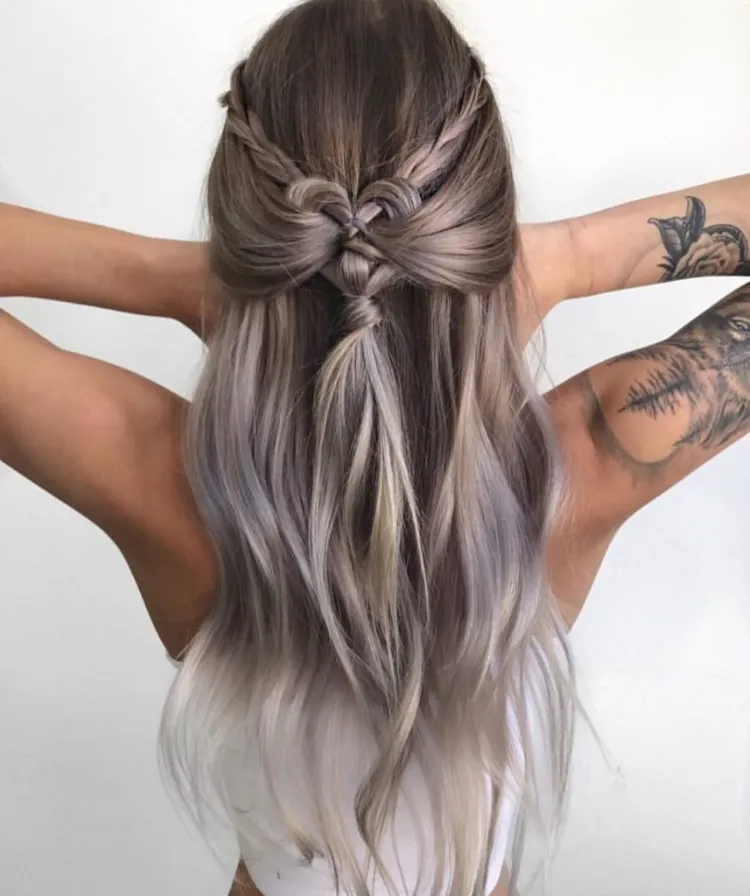 peinado sombreado cabello canoso idea de trenza estilo bohemio cabello largo degradado colores opuestos