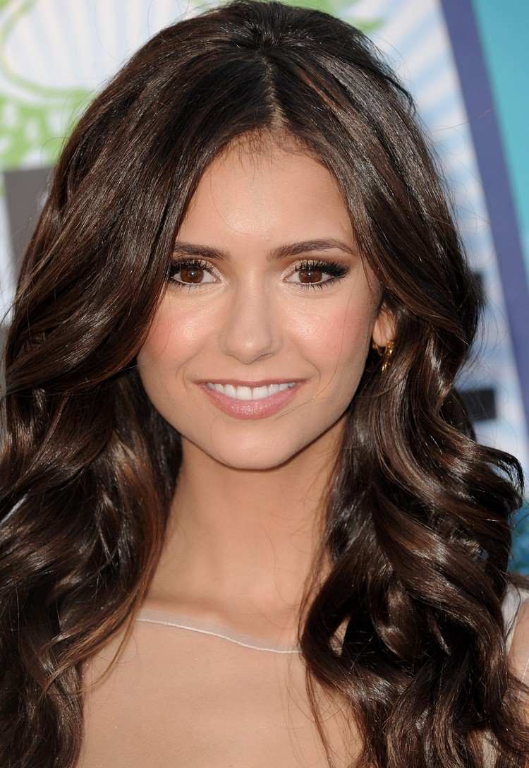 qué tonalidades de cabello para ojos marrones nina-dobrev-dark-brown