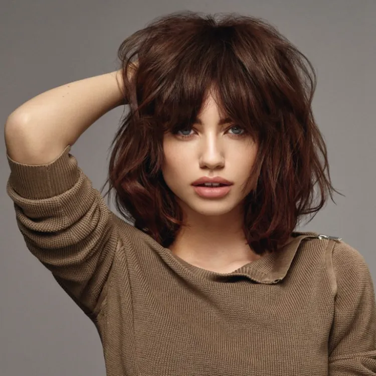 corte de pelo idea mujer redondo peinado pelusa pelo lanudo volumen flequillo